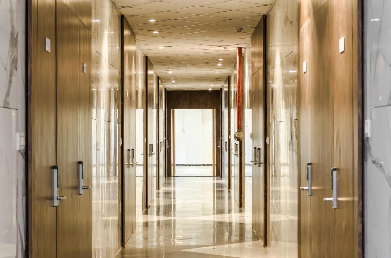 סוראט Meridian Hotel & Banquet מראה חיצוני תמונה